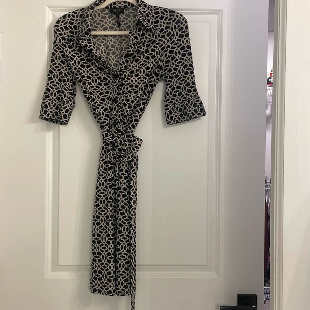 Laundry size 4 button up dress